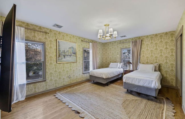 Elegant Spring Stay on Peaceful Retreat - Photo 66