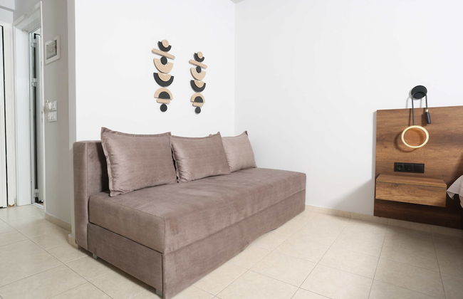 Danae Comfort Living - Photo 14