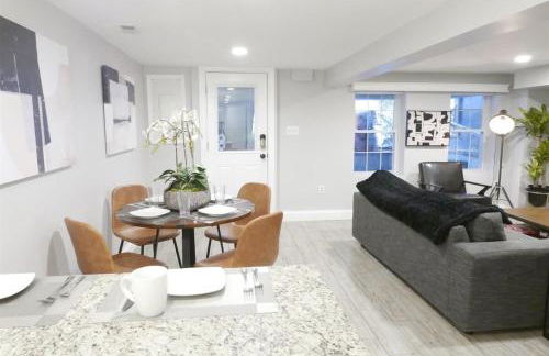 Federalist Style Rowhouse sleeps 4 with parking - Foto 1
