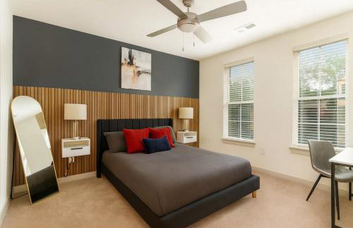 Elegant 2BR with Resort Pool and Lounge Areas 2 - Photo 12