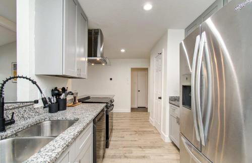 Friendswood Getaway - 5 Bedrooms + Pool + Patio - Foto 14