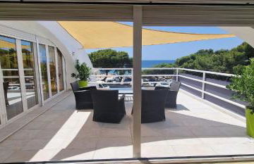 Beachfront Villa - Photo 25