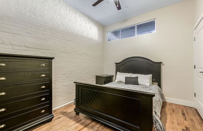 Merchant Lofts Comfy Condos – Walk Everywhere - Foto 3