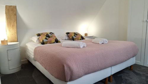 La Maisonnette Notre Dame - Terrasse privative - Hypercentre - 50m Bords de Loire - 4 personnes - Foto 4, towels, storage, wardrobe