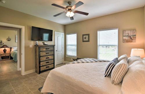 Ocean View and Grill Crystal Beach Bungalow! - Foto 12