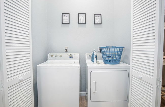 Inviting 4BR 2BA Near Downtown Riverwalk - Foto 18