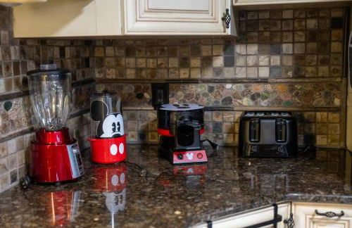 Family Home with Pool, Game Room, and Grill Near Disney - Foto 10