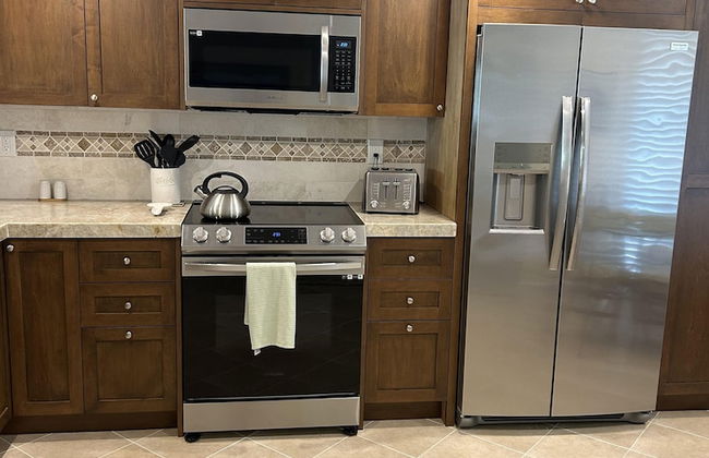 Gorgeous 2 bedroom condo with panoramic views of the Atlantic Ocean. 2 Condo by RedAwning - Photo 12