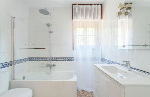 Villa with private swimming-pool in quiet location - Foto 18