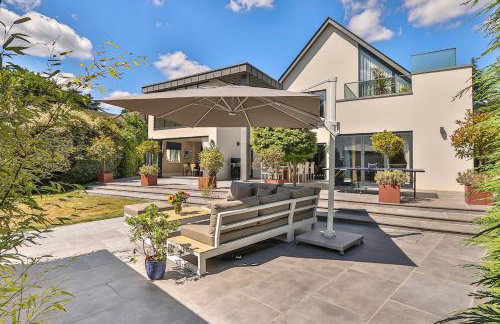 Avon House - modern family home - Photo 14