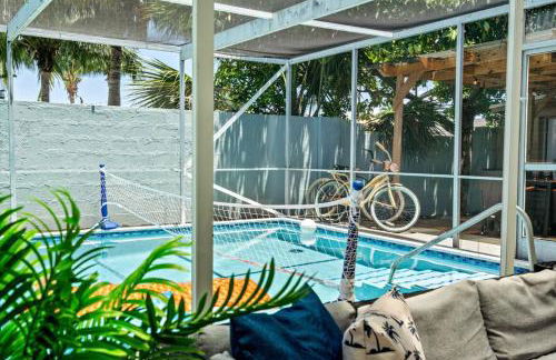 Beachside Escape Poolhouse w Game Room, Grill - Foto 1