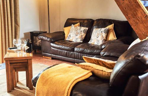 Penuwch Boathouse, Waterside Cottage with indoor Pool, Sauna & Parking - Photo 15