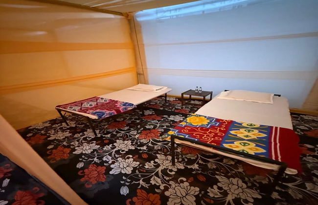 Arail Tent City Kumbh Cottage - Foto 23