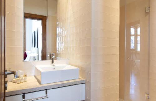 Chiado Stylish Bright Apt with AC - Photo 7