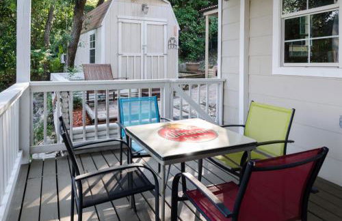 Remodeled Historic Lakefront Gem Overlooking Lake Travis and Jones Brothers Park *Great for Families and Groups* - Foto 20