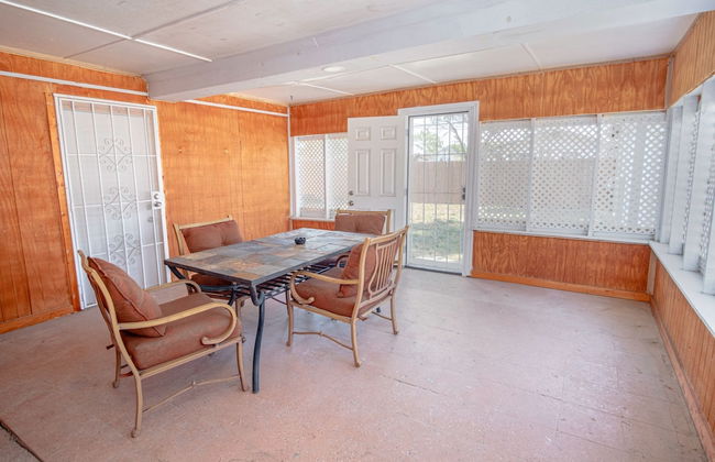 Splendid Gated 4 BR 2 BA Home Near Downtown - Foto 25