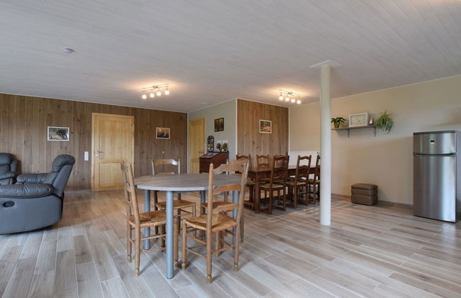 Superb Villa With a Large Garden - Photo 20