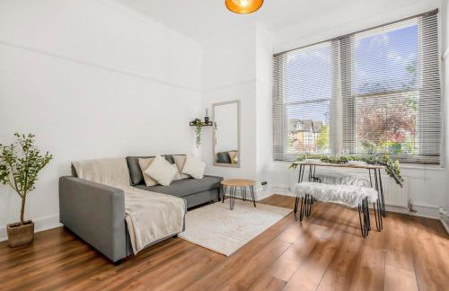 Stylish 1BR Flat-Terrace-Free Parking-Rail Station - Foto 8