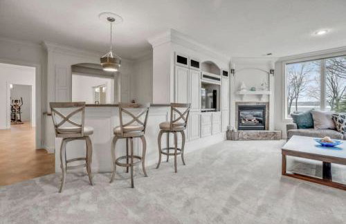 Immerse in Luxury Grand 5BR Lakefront Haven Views - Foto 34