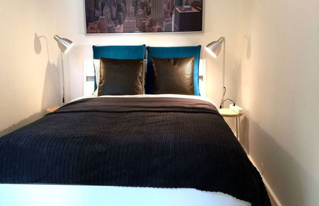 StayPlus Central Apt Balcony - Photo 2