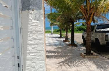 Casa Amarela Pé na Areia Itanhaém - Foto 8