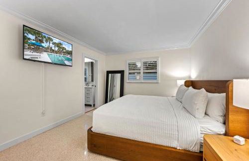 Siesta Key Waterfront Oasis - Heated Pool, Dock, Walk to Village & Beach - Photo 25