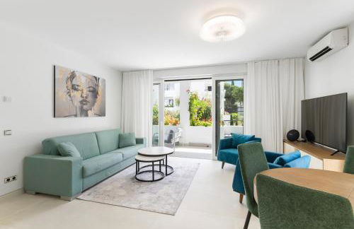 Beachfront Complex Jardines de las Golondrinas Elviria - Photo 2