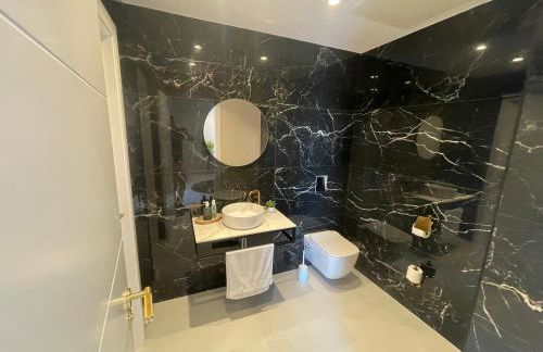 ULTIMATE LUXURY DREAM VILLA with 7 BEDROOMS, GYM, SPA and INFINITY POOL - Photo 59