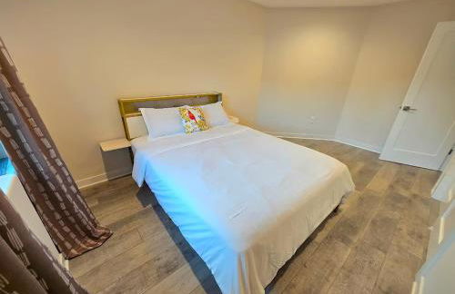 Lakefront Retreat • Private Yard + Fireplace - Foto 21