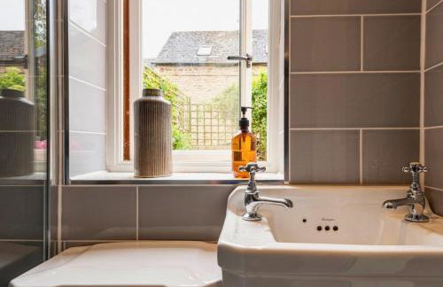 Cosy 2BD Cottage in Oxfordshire - Near Daylesford! - Photo 13