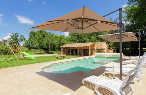 Spacious Farmhouse With Private Heated Pool in a Rustic Garden - Foto 18