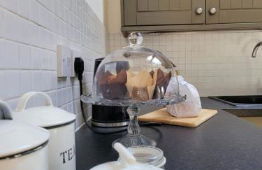 Oak Cottage with private log fired hot tub - Foto 13