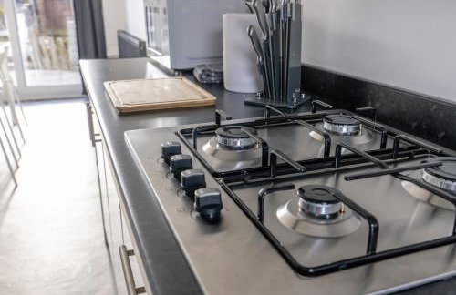 Modern 3 Bed House-Free Parking-by Holiday Homes - Foto 35