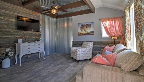 Newly Remodeled Home with Yard in Downtown Caliente! - Foto 2