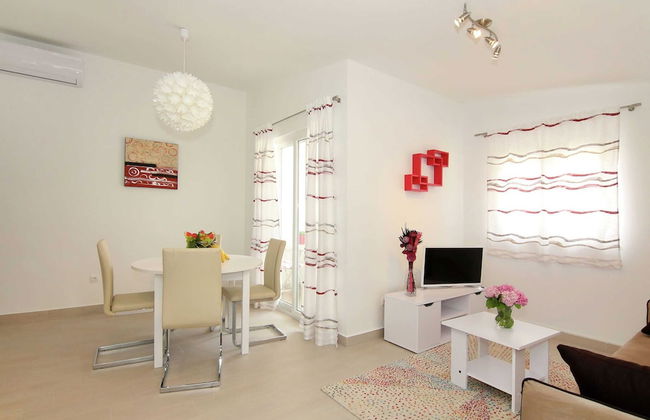 Modern Apartment in Kastel Stari - Photo 20