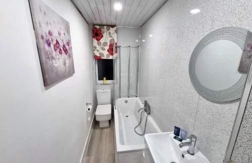 *12PR* Setup for your most relaxed & amazing stay + Free Parking + Free Fast WiFi * - Foto 13