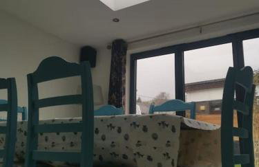 Prime location for Snowdon, Family and Dog friendly! - Photo 34