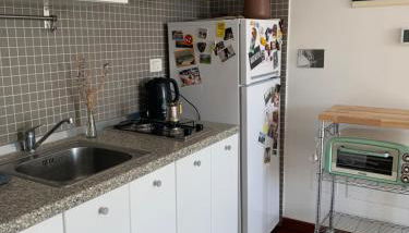 Cozy Studio Apartment - Photo 5, stove