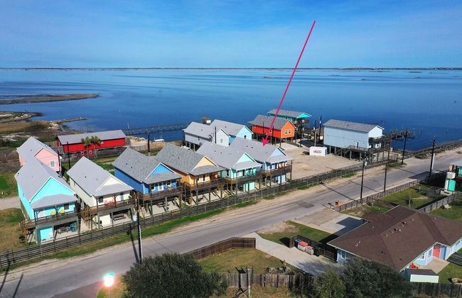 Waterfront Shared Pool w/ Bay Views, Boat Dock Oscar's Lodge by Avantstay - Foto 1