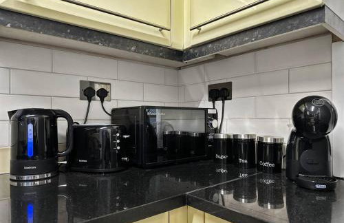 Dashing and Distinctive Dwelling w Rooftop Garden - Foto 32