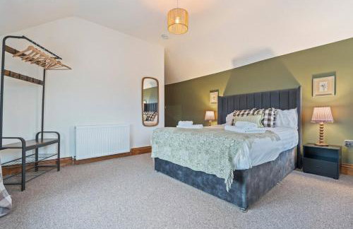 #111 New Farm with hot tub and Sauna - Sleeps 18 - Near Elmore Park - " Perfect for Contractors and Families - Parking space for 10 cars" - Foto 41