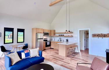 Three Suns Full Rental | 8 Cabins | Views | River - Foto 61