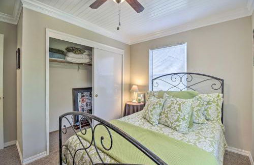 Charming Hilltop Home with Picture-Perfect View - Foto 17