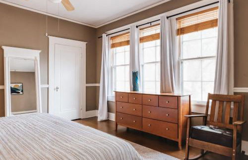 Holiday Group Winter Retreat at 4BR Victorian Home in UT Campus& Downtown - Foto 12