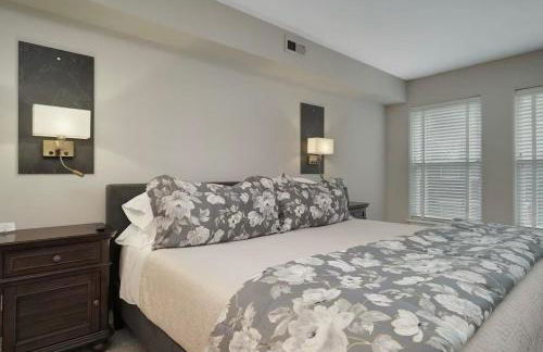 Large Townhouse, Walk to All! King Beds-Highlands - Foto 21