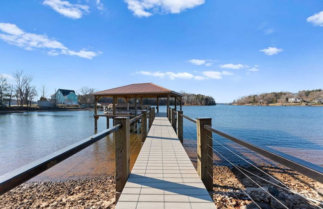 Pleasant Cove Waterfront Getaway With Fire Pit, Deck, and Lake Views - Foto 15