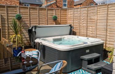 Seaside Escapes - with relaxing hot tub! - Foto 1