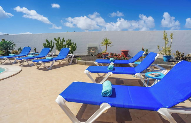 Villa Luar - Photo 6