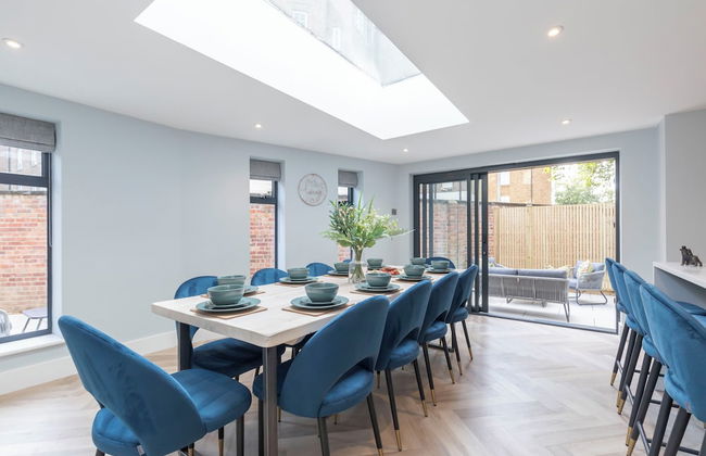 Elliot Oliver - Comfortable Five Bedroom Town Centre House With Garden & Garage - Foto 21