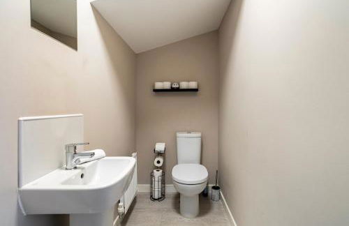 Superb 3 Bed Home Away from Home in Glasgow, just off M8 with free parking - Foto 40